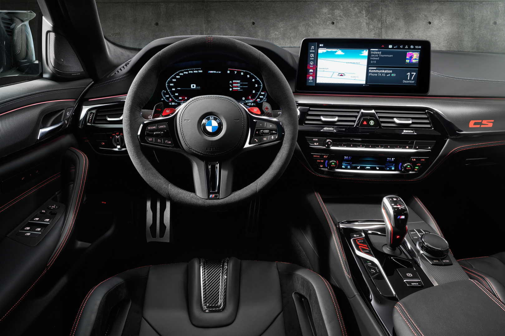 SMALL_P90411365_highRes_the-new-bmw-m5-cs-st